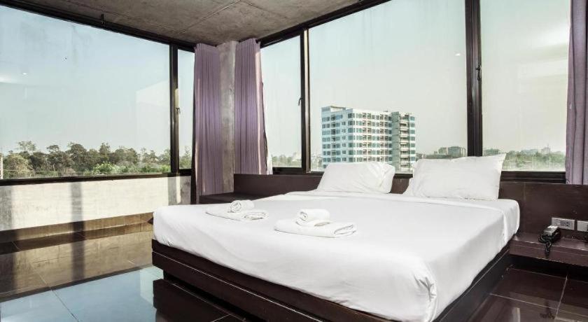B2 Black Business And Budget Hotel Chiang Mai Ngoại thất bức ảnh